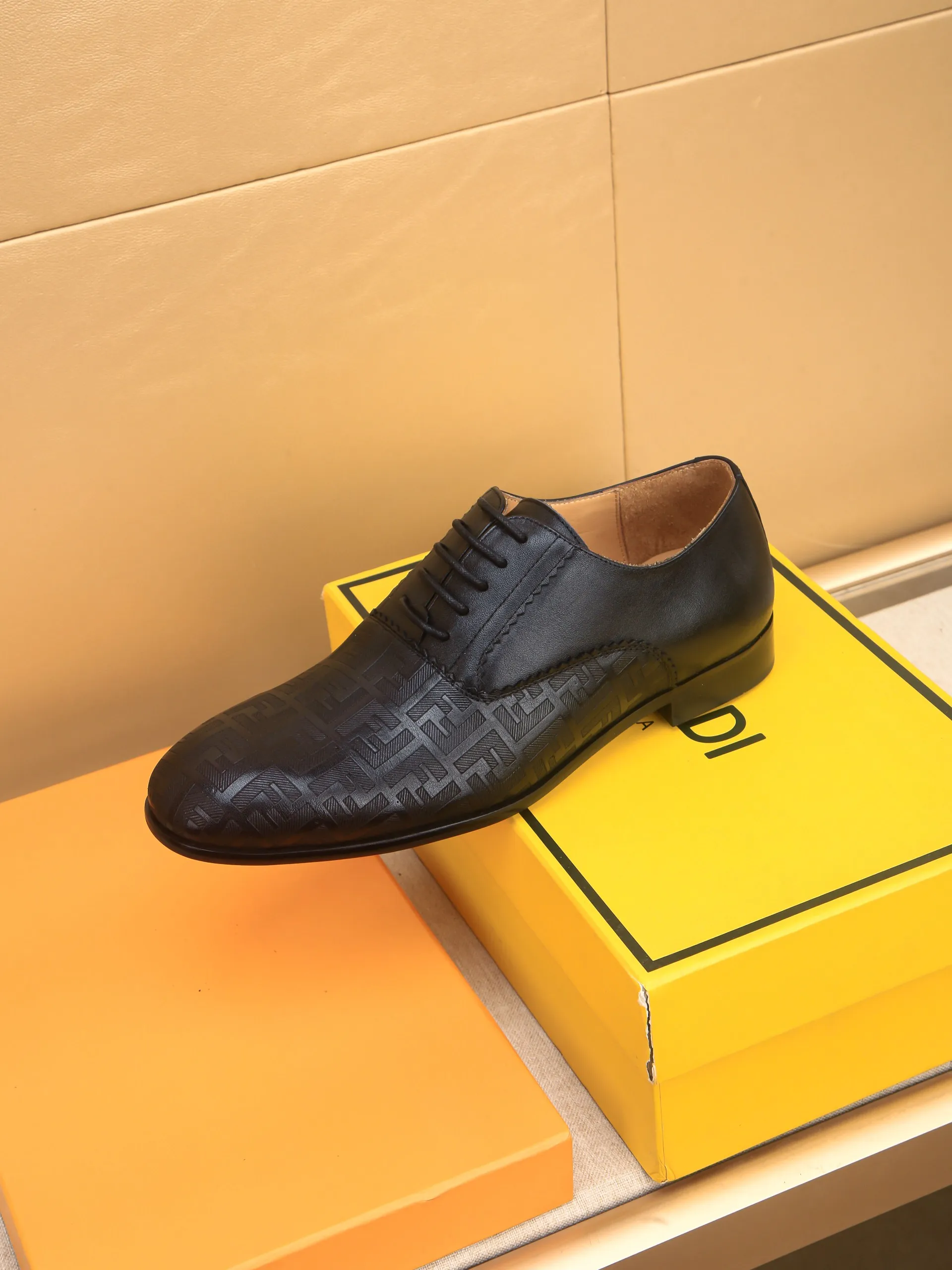 Men's shoes💰460 🕷🕷【FENDI】The latest men's formal leather shoes🇨🇳Classic series not to be missed💯The first layer is made of imported first-layer cowhide☘Original quality, the leather is smooth and delicate🎋Awesome version, perfect streamlined outline🍇🐮Leather lining, code number 39-44...(customized at 38.45.46.47)